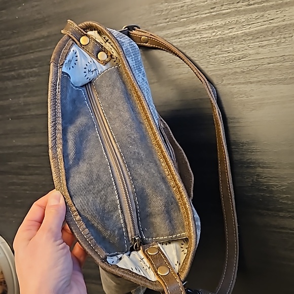Myra Crossbody Western Bag - Picture 9 of 13